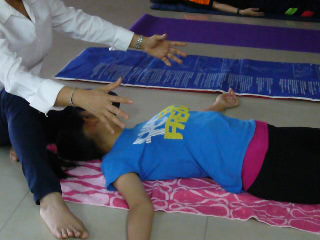 Sifu Connie treating patient with spinal problem